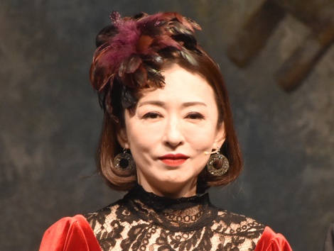 女優　松雪泰子さんの写真